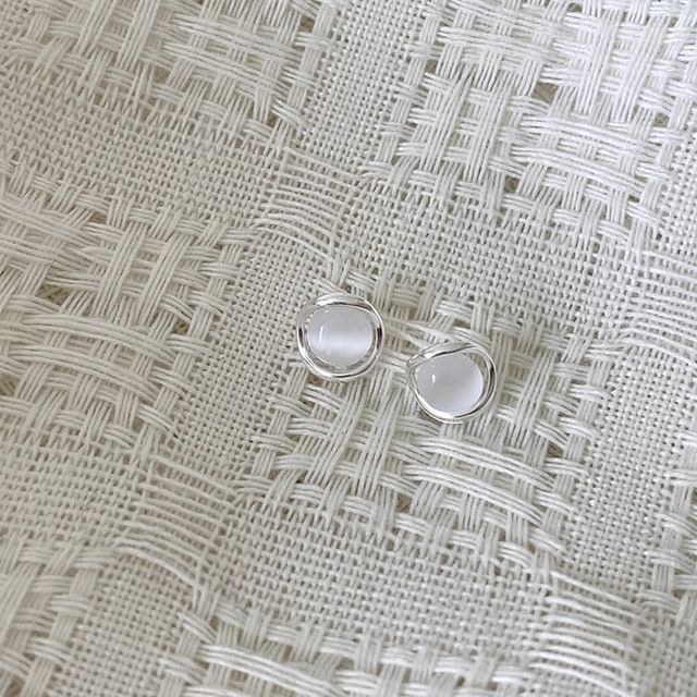 Faux Stud Eye Cat Alloy Stone Earring