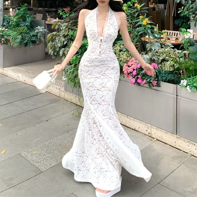 Halter Lace Mermaid Evening Gown V-Neck