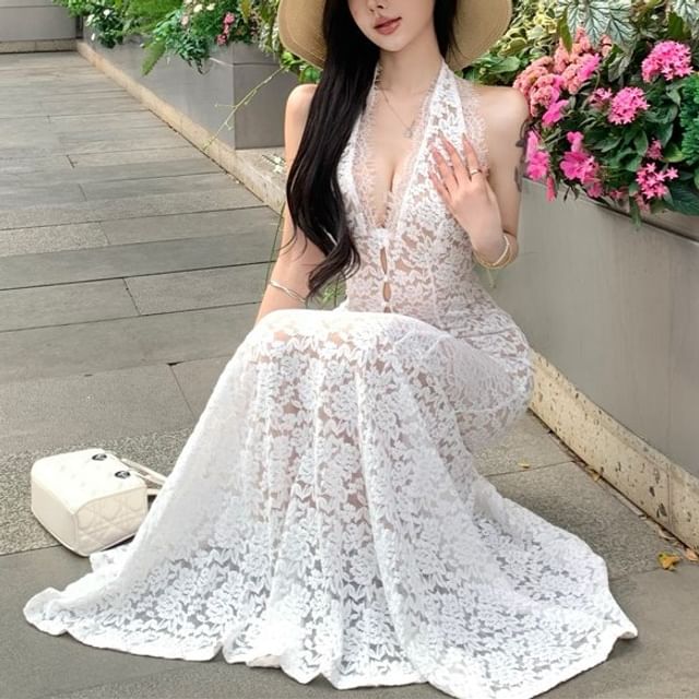 Halter Lace Mermaid Evening Gown V-Neck