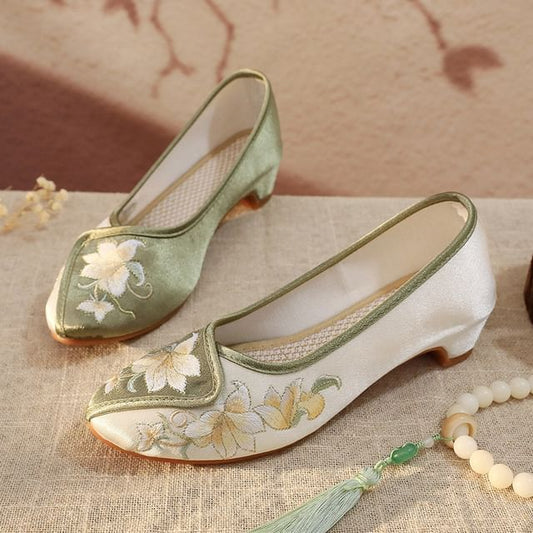 Panel Embroidered Floral Pumps