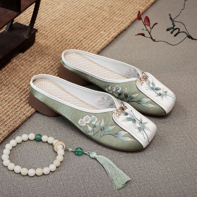Embroidered Floral Mules Panel