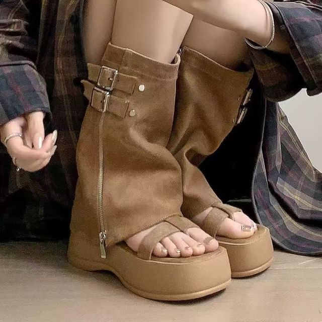 Buckled Platform Loop Toe Gladiator Sandals