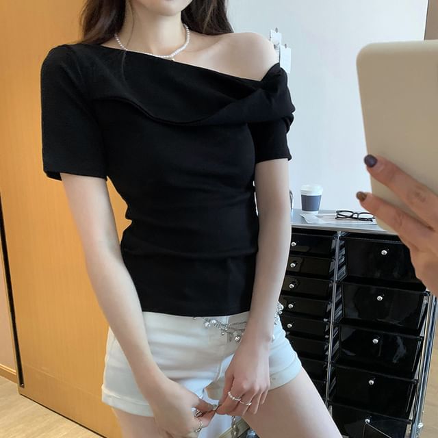 Off-Shoulder Fit Slim Twist Short-Sleeve T-Shirt