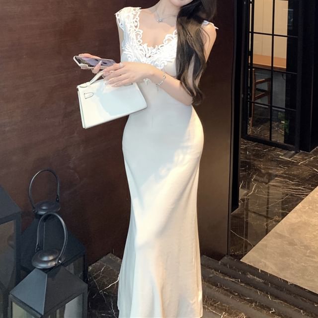 Maxi Mermaid Panel Sleeveless Lace V-Neck Dress