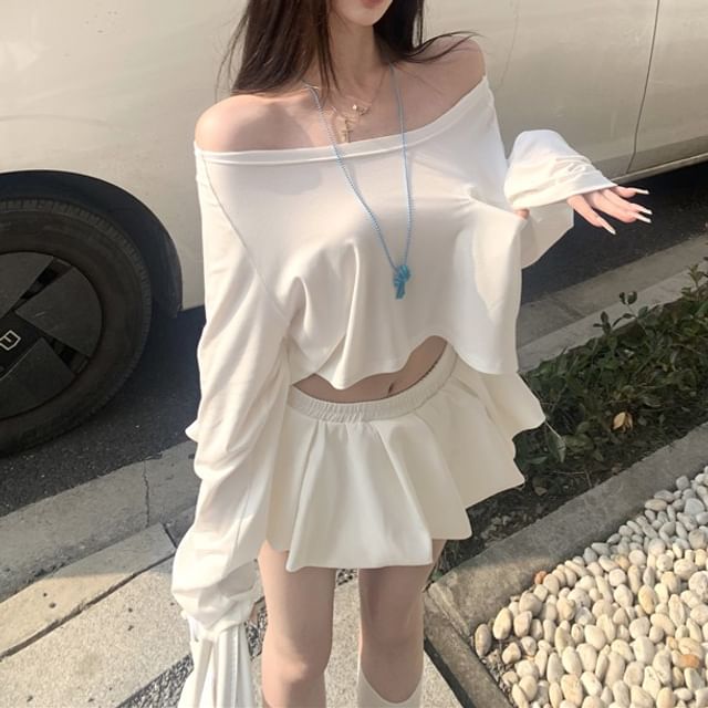 Plain Mini / Crop T-Shirt Off A-Line Shoulder Skirt Long-Sleeve