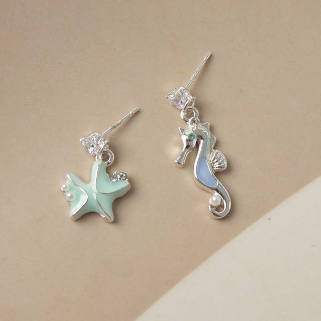 Star Earring Asymmetrical Drop Clip-On / Rhinestone