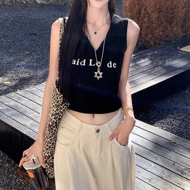 V-Neck Tank Top Crop Lettering