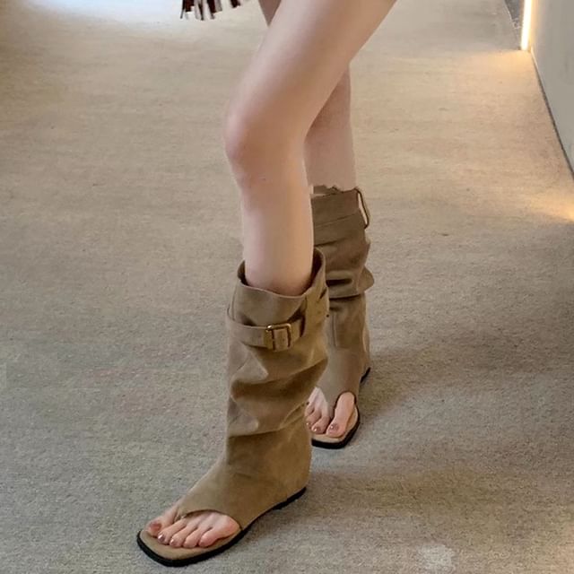 Sandals Thong Buckled