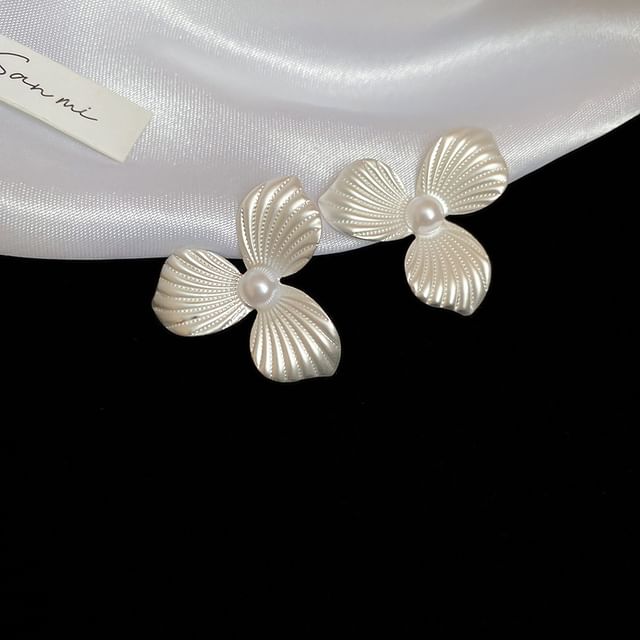 Faux Earring Pearl Flower Stud