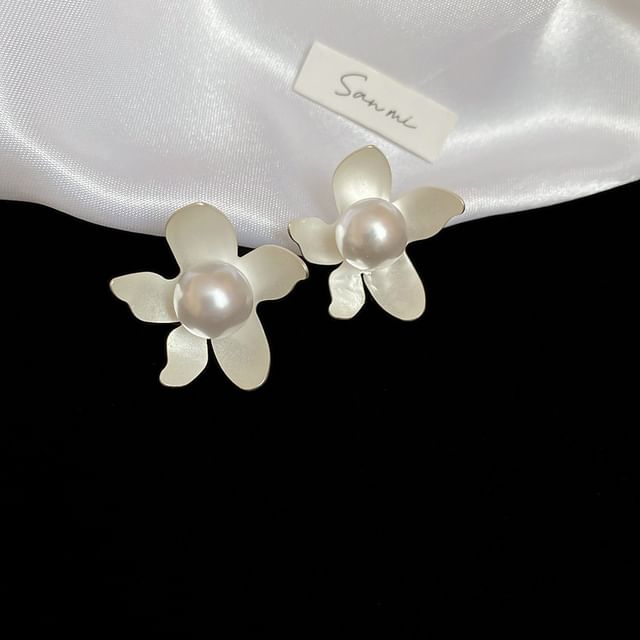 Faux Earring Pearl Flower Stud