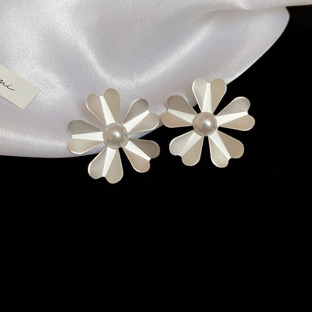 Faux Earring Pearl Flower Stud