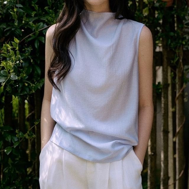 Blouse Sleeveless Neck Mock Plain
