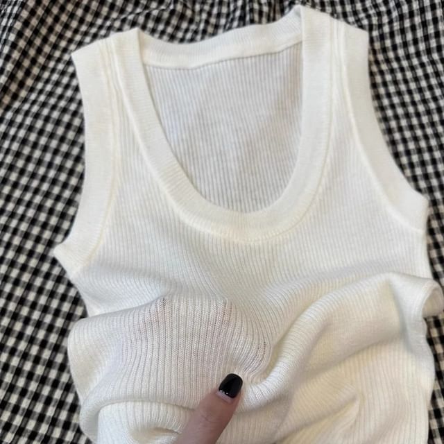 Scoop Neck Top Plain Knit Tank