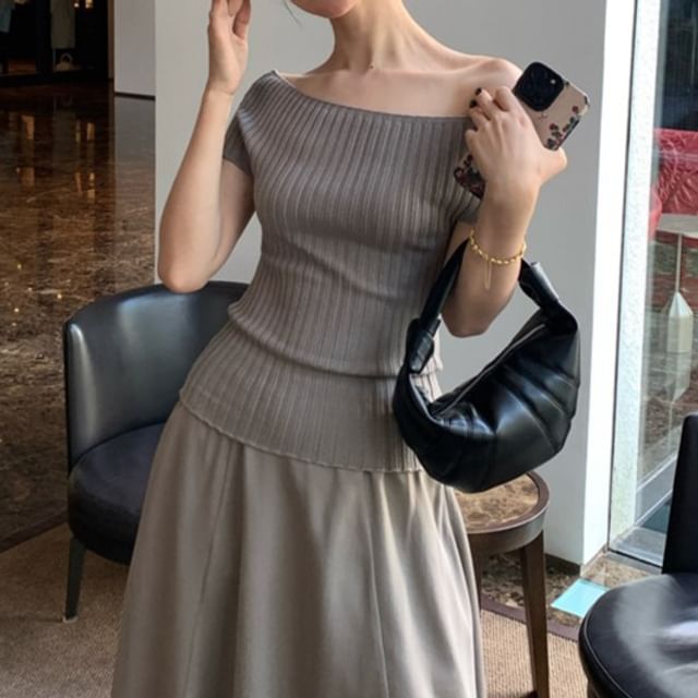 Top Plain Shoulder Short-Sleeve Ribbed Knit Off