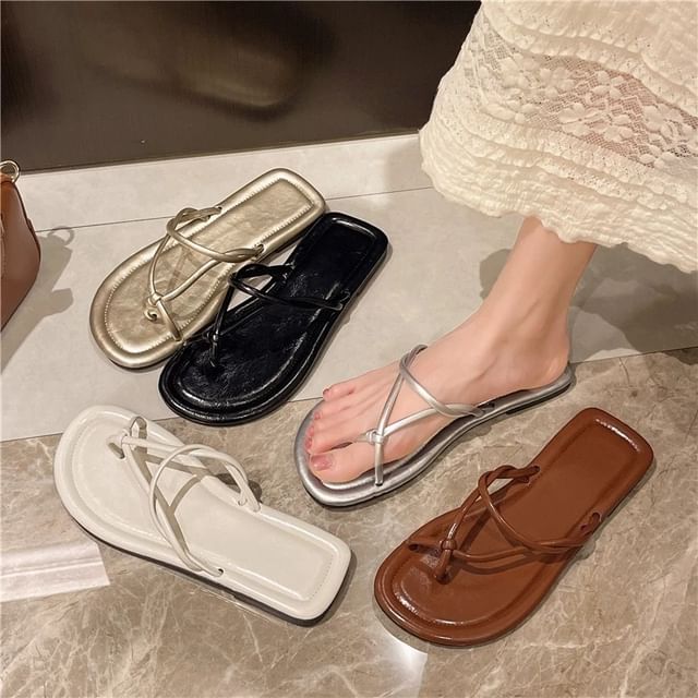 Flip-Flops Strappy Knot