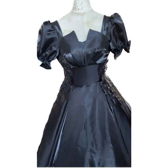 Short-Sleeve Square Neck Plain Embroidered Evening Ball Gown