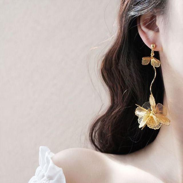 Dangle Petal Alloy Earring Butterfly