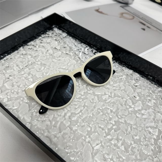 Plain Eye Sunglasses Cat