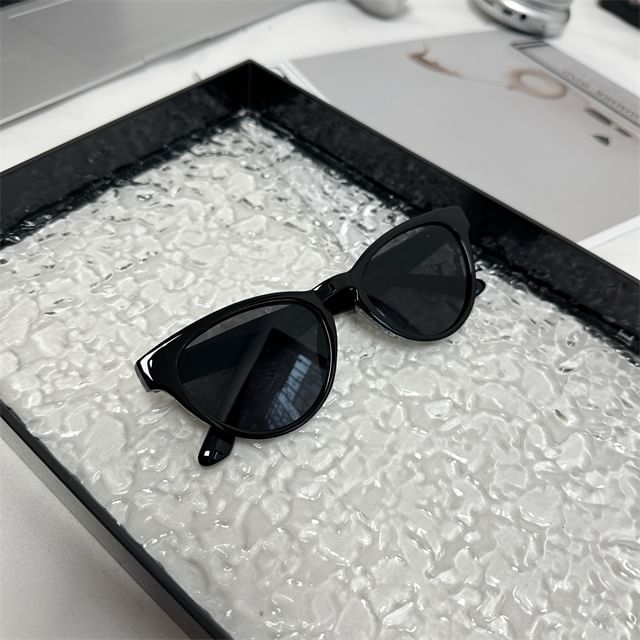 Plain Eye Sunglasses Cat