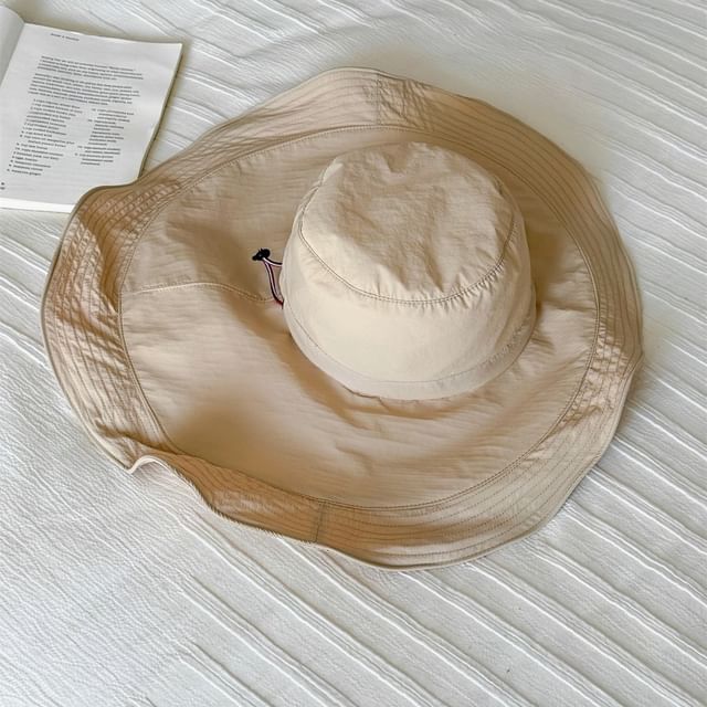 Bucket Hiking Ruffle Plain Hat
