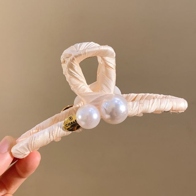 Pearl Claw Faux Hair