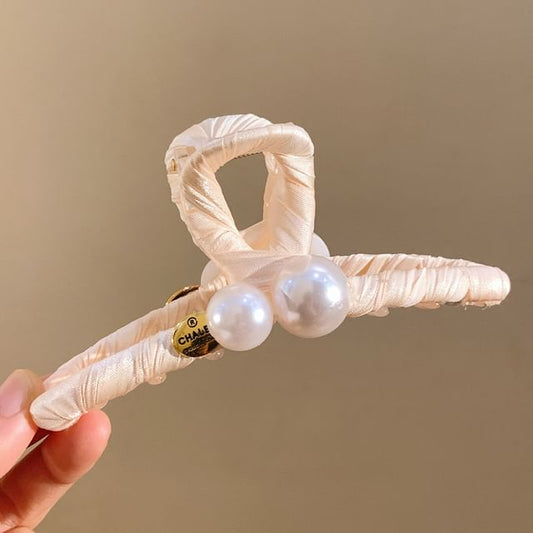 Pearl Claw Faux Hair