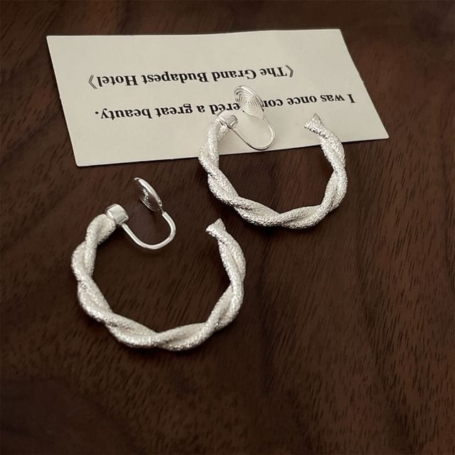 Twisted Earring Huggie