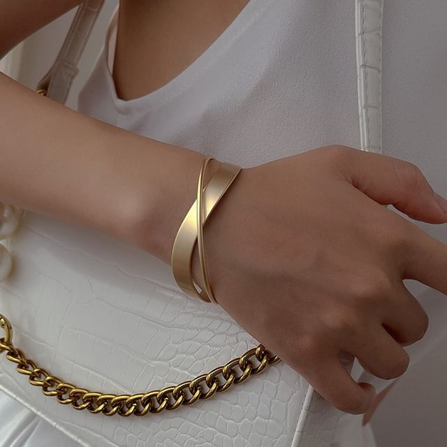 Plain Bangle Cross