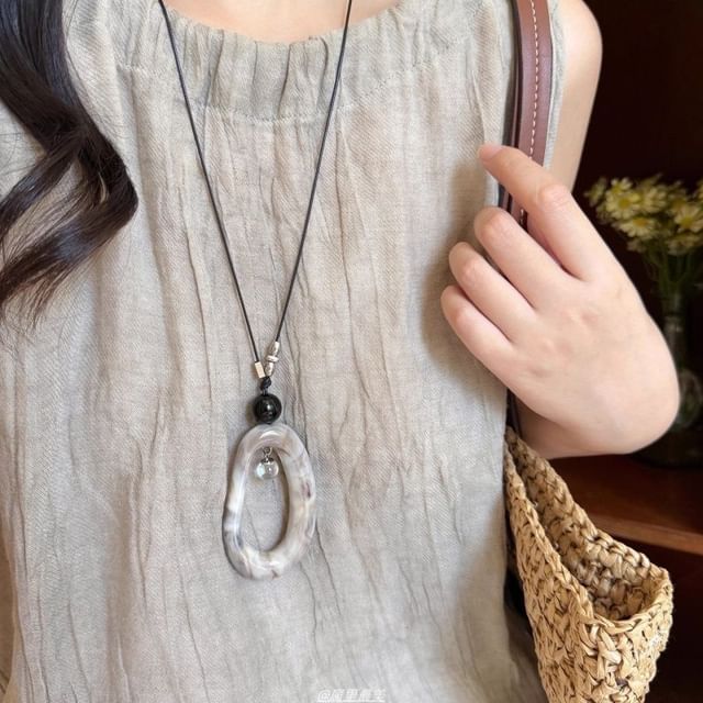 Irregular Cord Pendant Resin Hoop Necklace