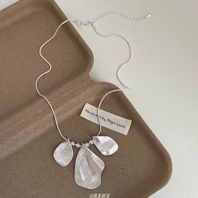 Petal Brushed Alloy Pendant Necklace