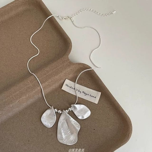 Petal Brushed Alloy Pendant Necklace