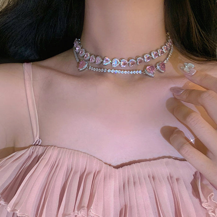 Collier de luxe en forme de cœur rose