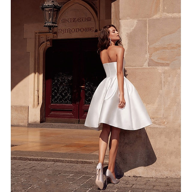 A-Line Knee Length Prom Dresses Elegant Party Minimalist