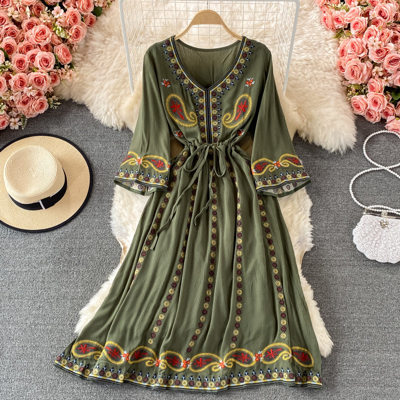 Vintage Green V-neck Tie Waist Flower Embroidery Three-quarter Sleeve A-line Dress