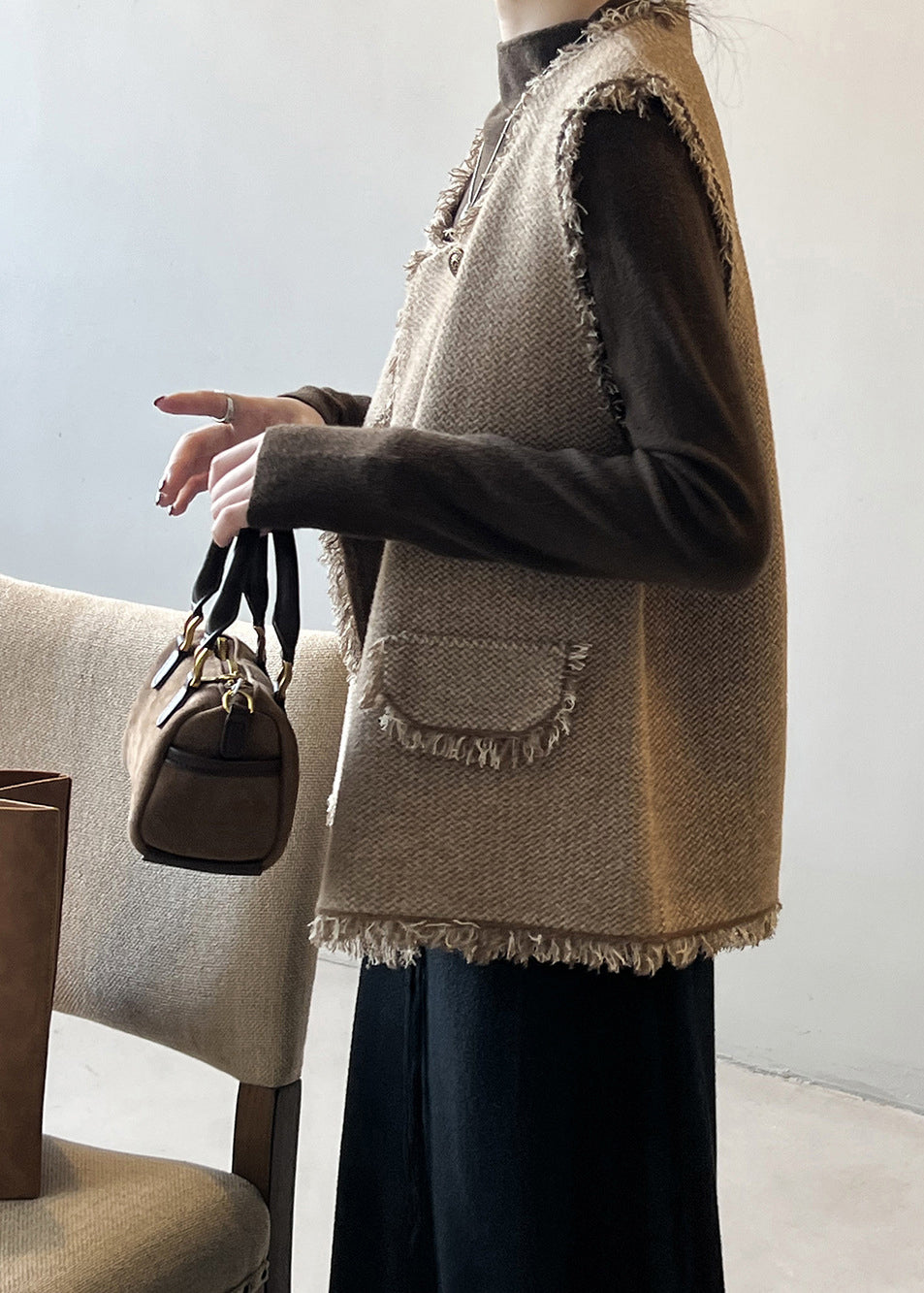 Gilet en tricot à col en U avec pompons sans manches AF1033 