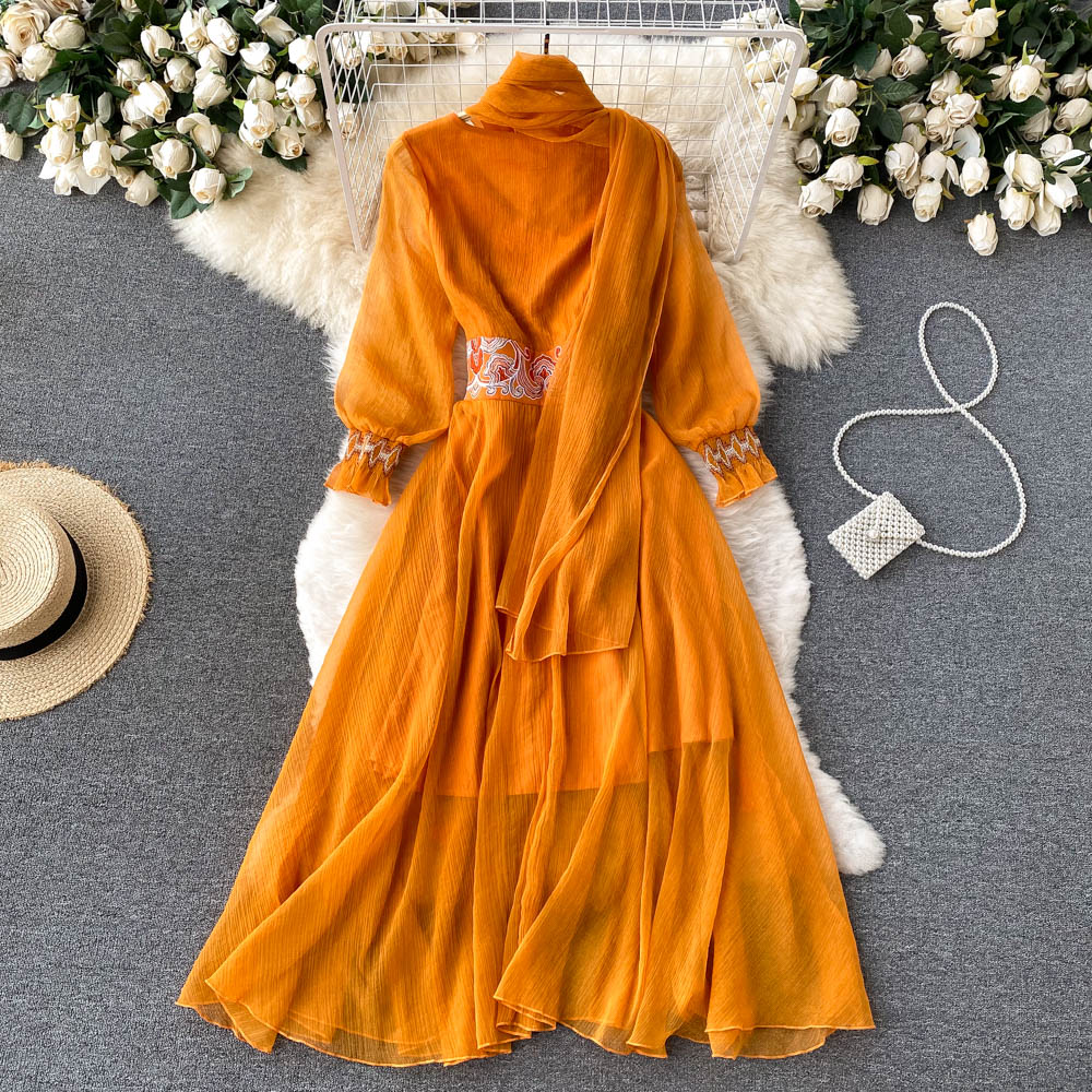 Oranges Retro-Kleid mit V-Ausschnitt, besticktem Bund und Laternenärmeln 