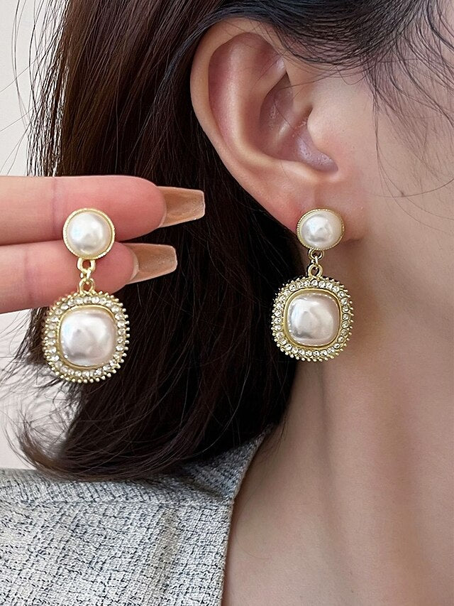 – Pearl Earrings Elegant Gold-Plated with Rhinestone Detailing