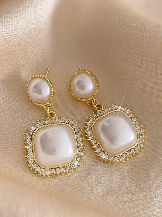 – Pearl Earrings Elegant Gold-Plated with Rhinestone Detailing