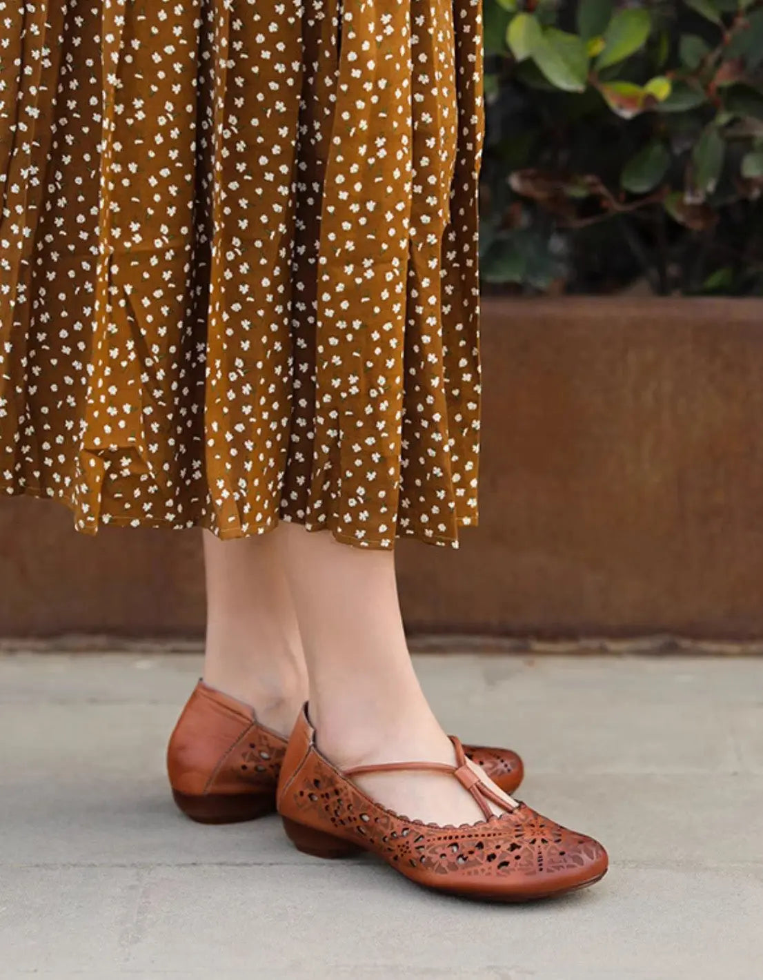 Real Leather Hand-carved Hollow Retro Flat Shoes Ada Fashion